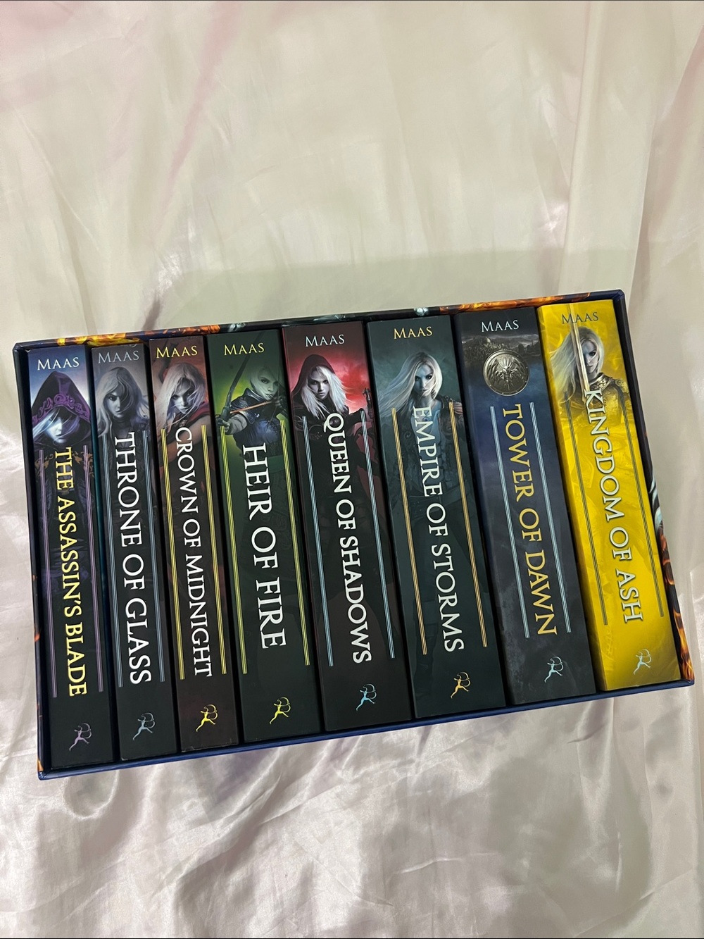 Barnes & Noble Throne of Glass Box Set - Black and Yellow Spines